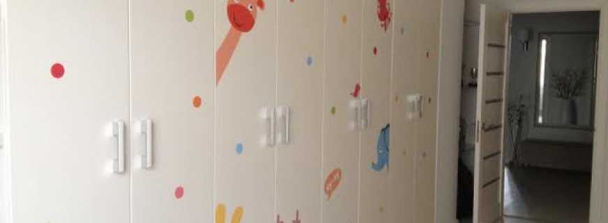 L'utilisation d'autocollants pour meubles pour la décoration et le masquage des défauts