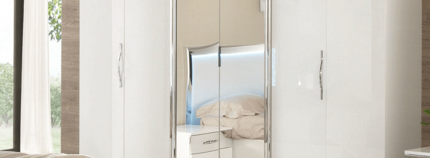 Aperçu des armoires à charnières pour la chambre, comment choisir