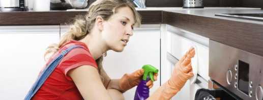 Façons d'éliminer la graisse des meubles de la cuisine plutôt que de les laver