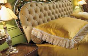 Tête de lit moelleuse et confortable sur un lit double, critères de sélection