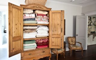 Aperçu des armoires à vêtements avec étagères, règles de sélection