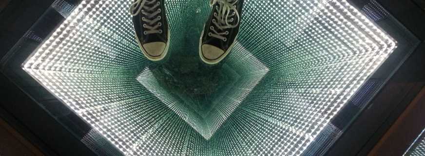 Un algorithme pour créer un miroir sans fin, de la sélection des matériaux à l'assemblage