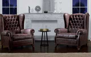 Chaises de cheminée anglaises en combinaison avec divers styles d'intérieur
