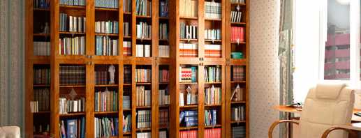 Options pour bibliothèques avec portes en verre et leurs caractéristiques