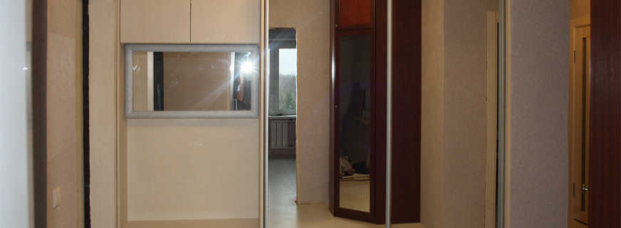 Vue d'ensemble des armoires avec miroir pour le hall d'entrée, règles de sélection