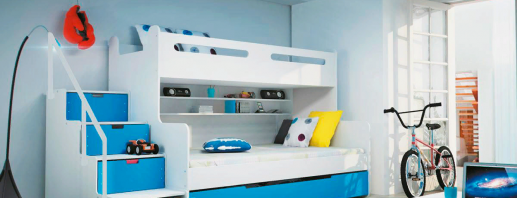 Lits mezzanine compacts avec un canapé à l'intérieur des petites pièces