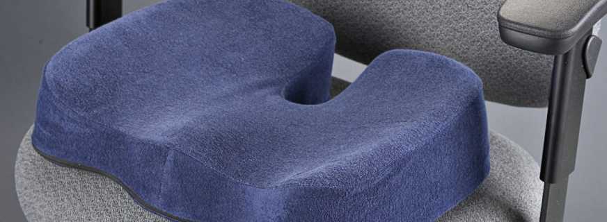 Le but de l'oreiller orthopédique sur la chaise, sa conception