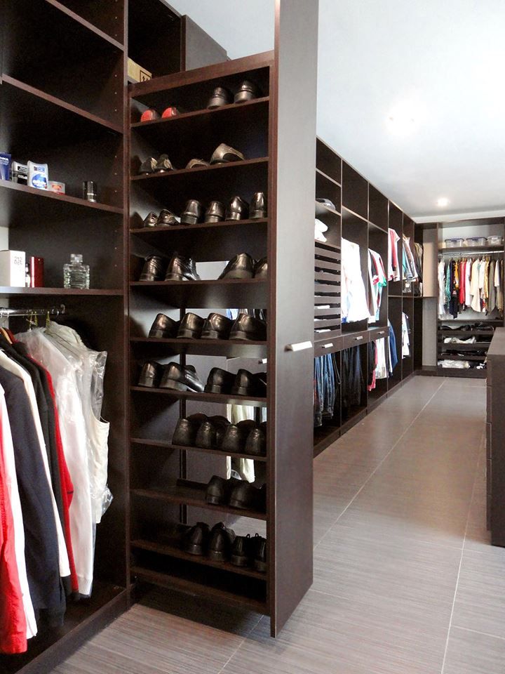 Étagères extensibles dans le dressing
