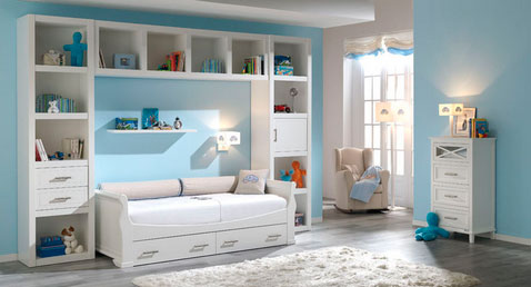 Mobilier blanc pour la crèche d'une fille