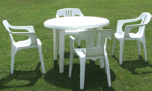 Mobilier de jardin blanc