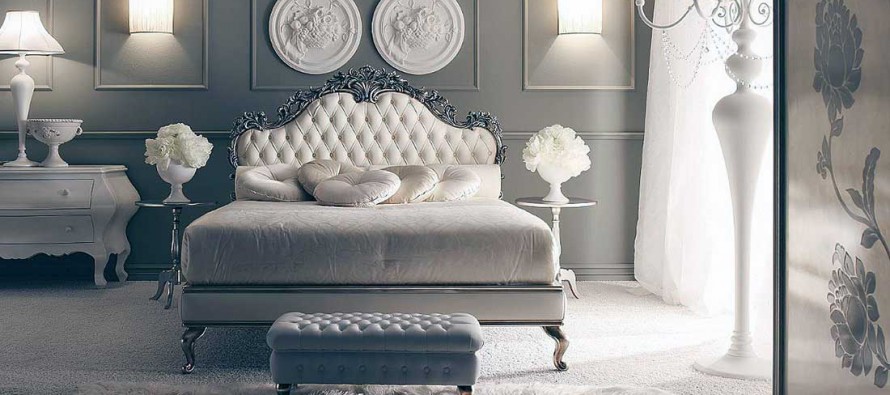 Meubles blancs comme neige dans la chambre