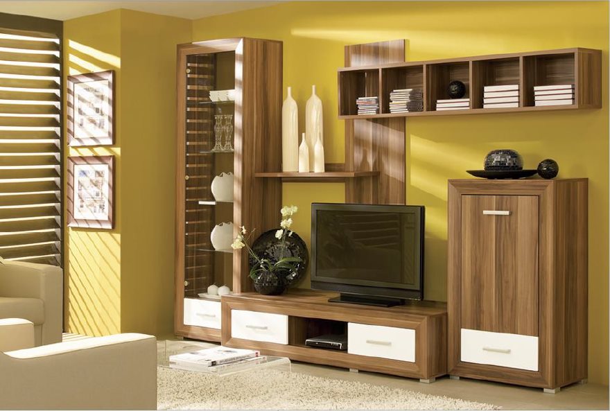 Meubles en bois dans le salon