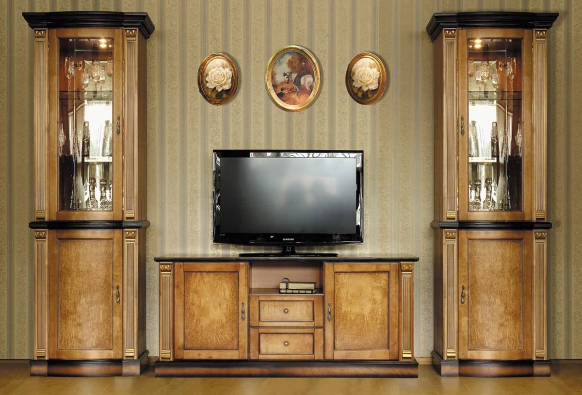 Meubles en bois dans le salon de style classique