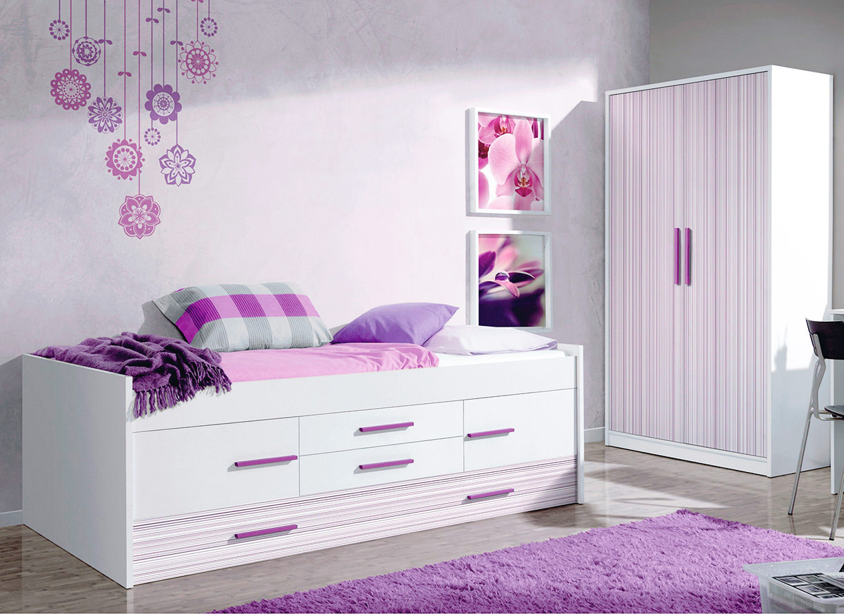 Meubles blancs pour enfants avec lilas