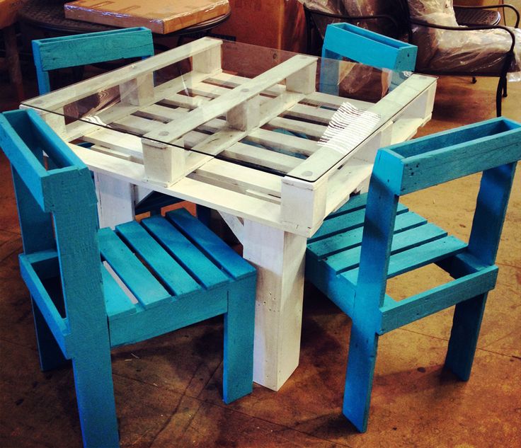 Table et chaises en palettes