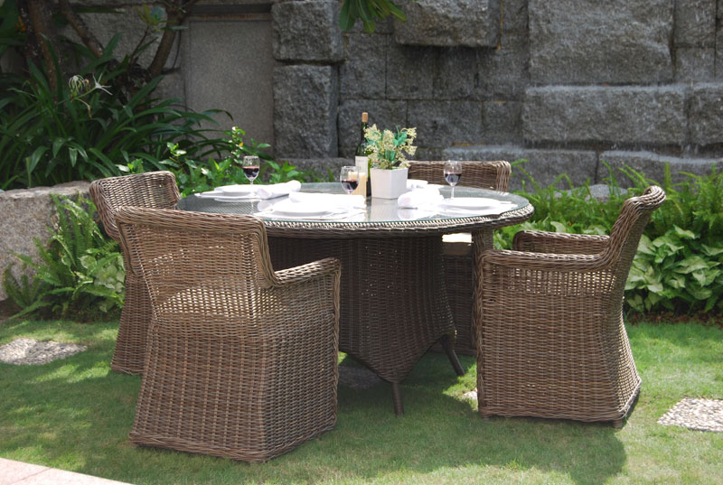 Meubles de jardin en rotin marron