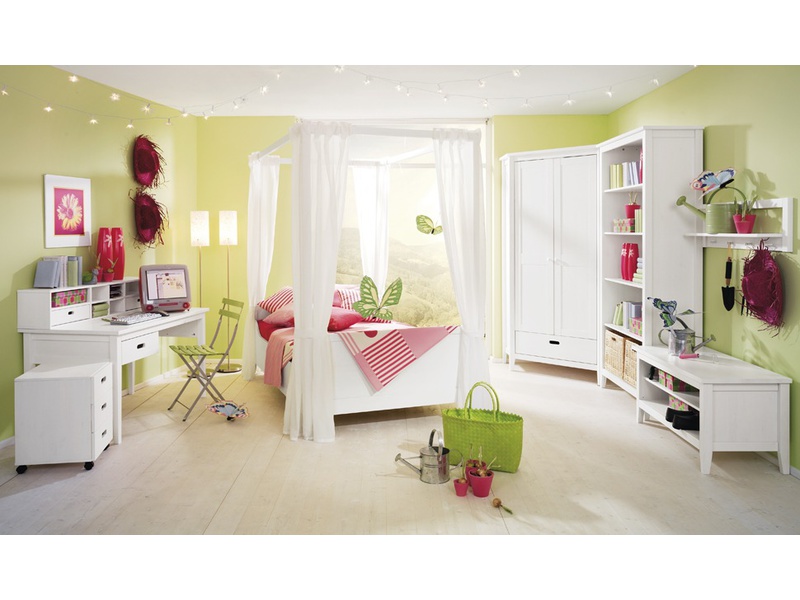 Beaux meubles blancs pour les enfants