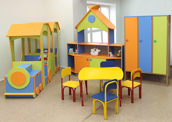 Beaux meubles à la maternelle