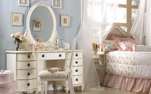 Beau mobilier de chambre moderne dans le style provençal