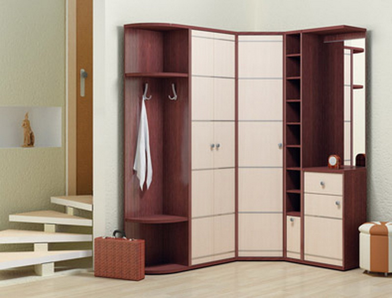Couloirs d'angle ouverts rouges en plastique