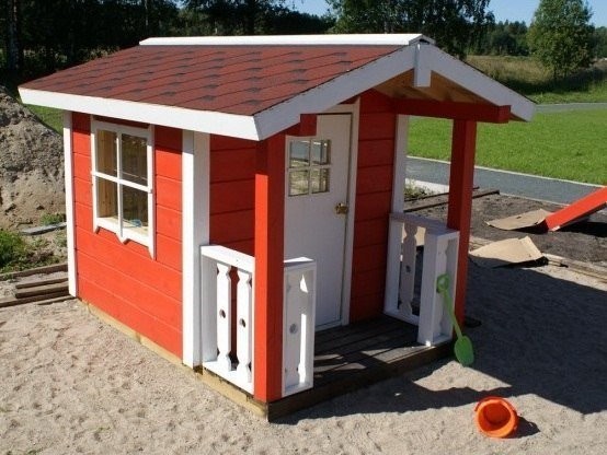 Maison rouge pour la maternelle