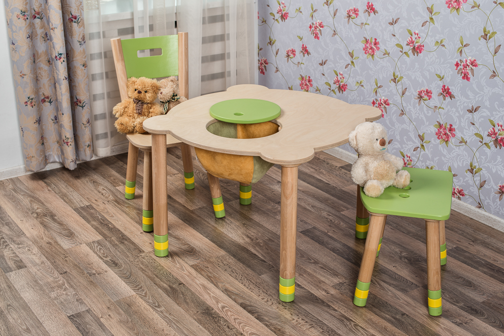 Meubles en bois massif pour la maternelle
