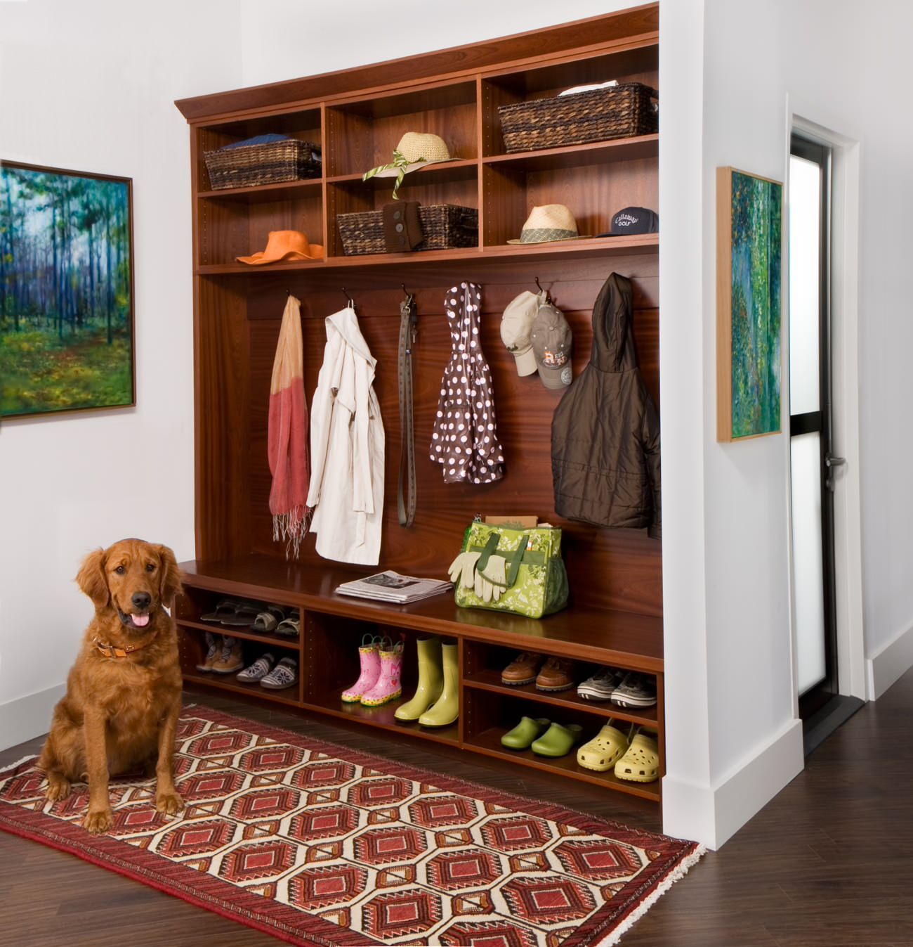 Meubles pour organiser un couloir pour le stockage