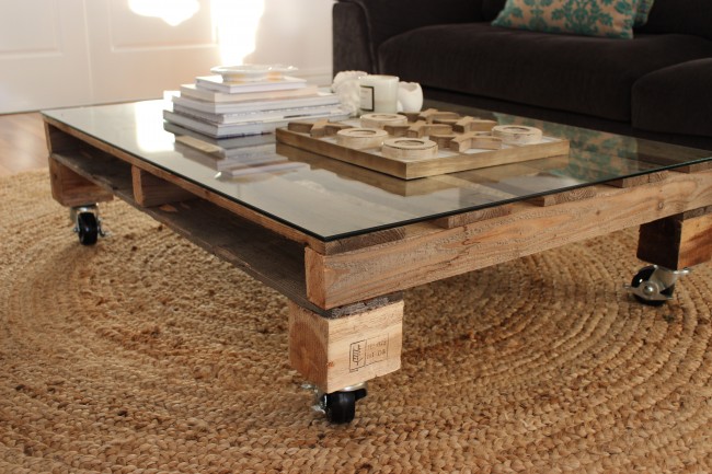 Petite table avec verre