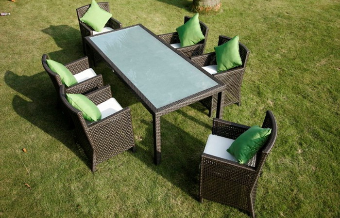 Mobilier de jardin insolite en rotin