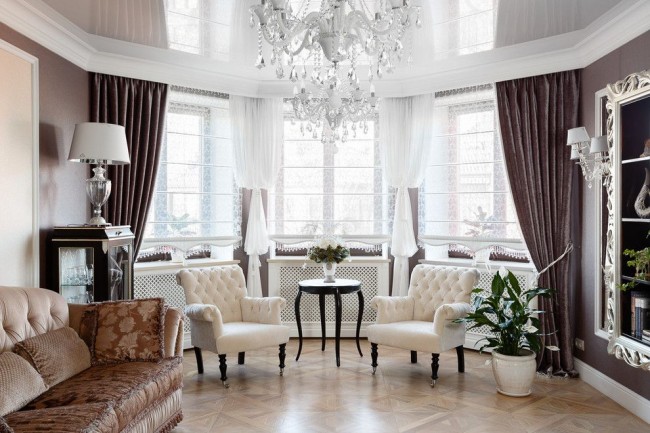 Meubles originaux dans le salon de style classique