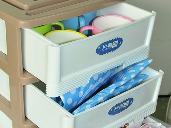 Meubles de salle de bain en plastique