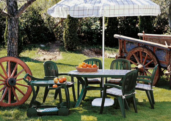 Meubles verts en plastique