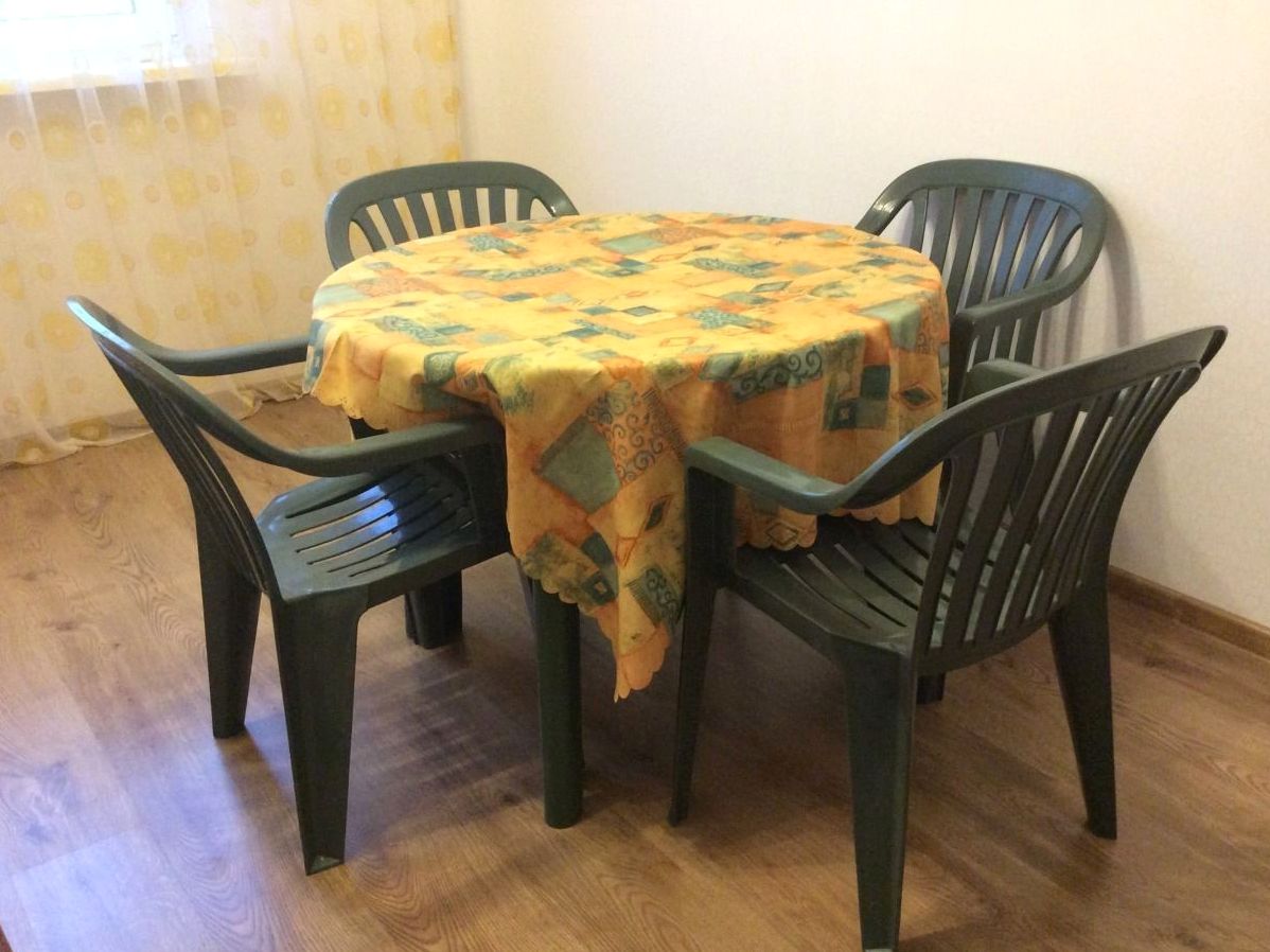 Chaises en plastique pour la cuisine