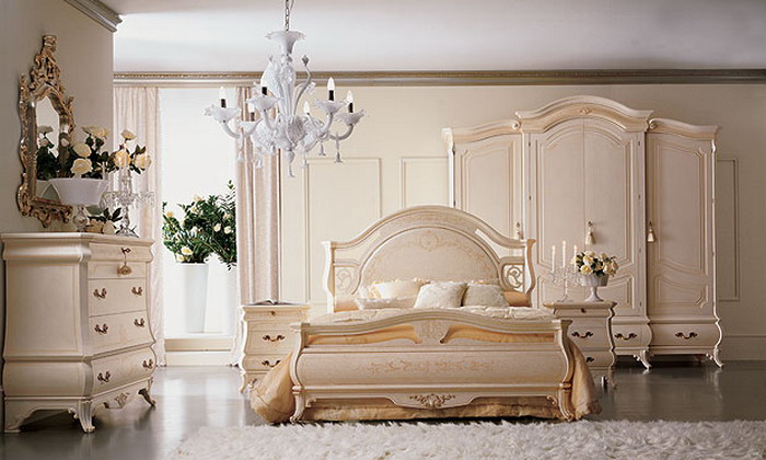 Couleurs claires dans la chambre