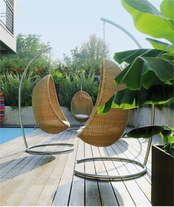 Jardin avec mobilier en bois