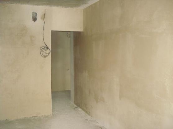 Les murs doivent être collés.
