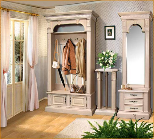 Meubles légers pour le couloir de style classique