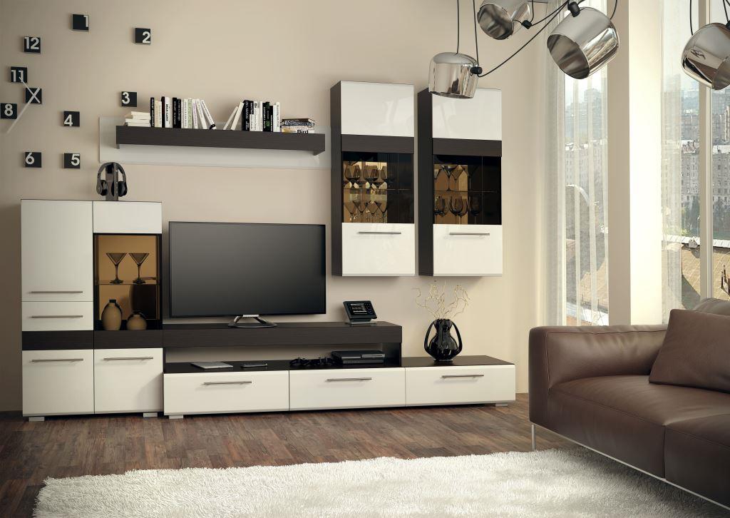 Mobilier moderne et lumineux dans le salon