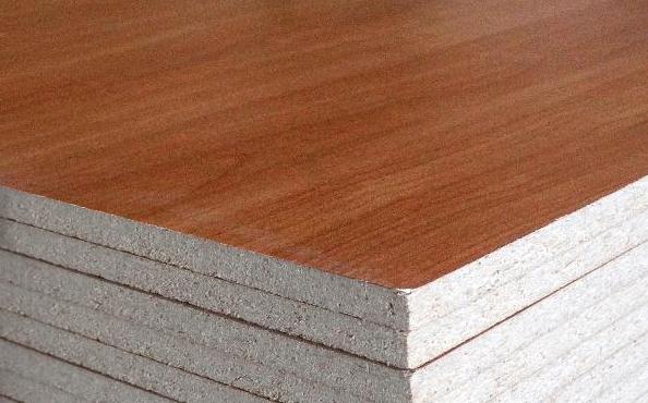 Panneau de particules de bois foncé