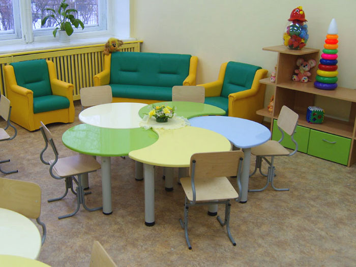 Mobilier confortable à la maternelle