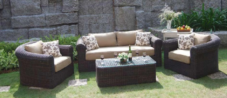 Mobilier de jardin confortable en rotin