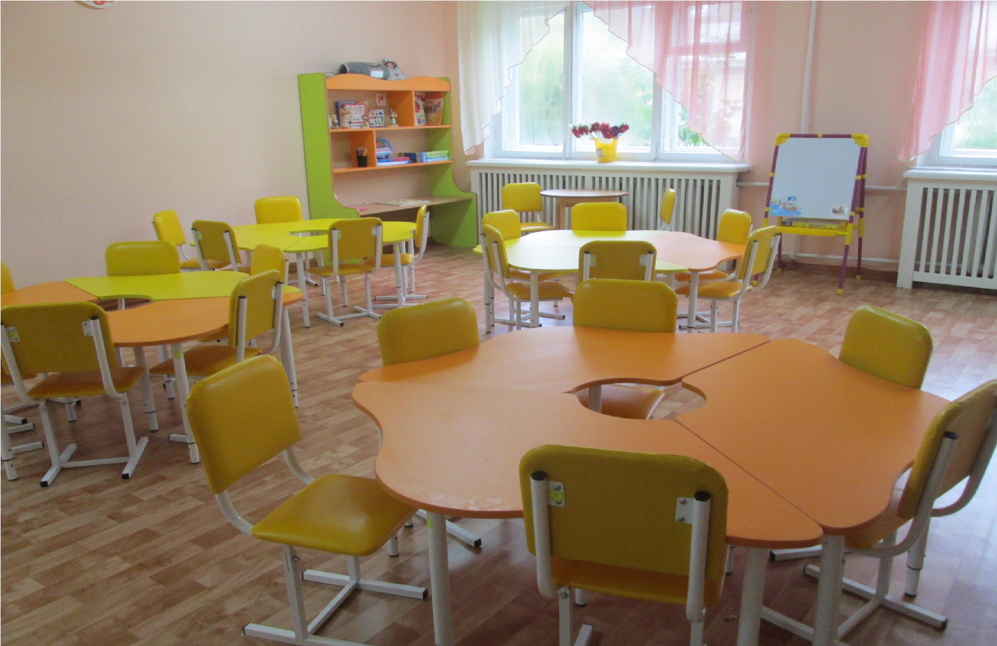 Salle à manger confortable à la maternelle