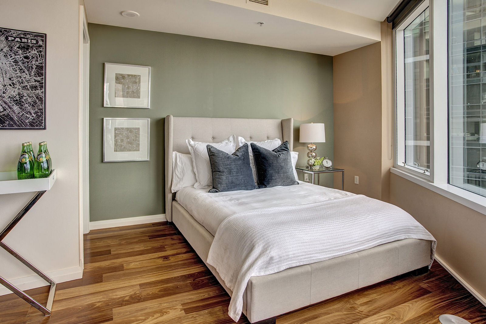 Disposition pratique des lits dans la chambre