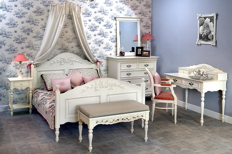 Mobilier de chambre confortable dans un style provençal