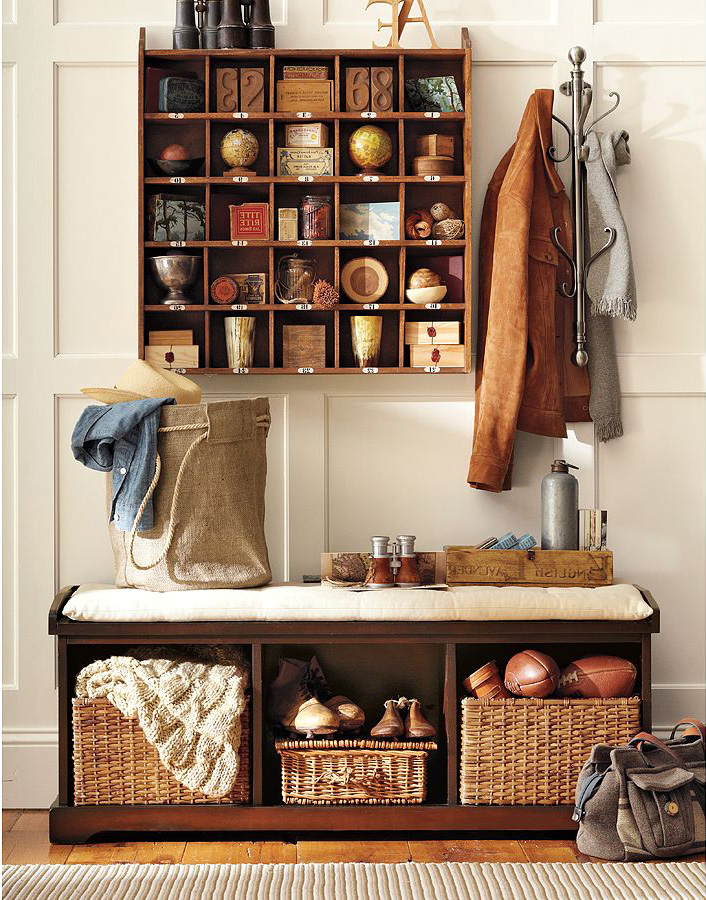 Nous choisissons des meubles pour organiser le couloir pour le stockage