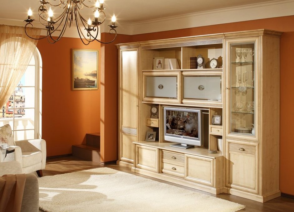 Nous choisissons des meubles dans le salon de style classique