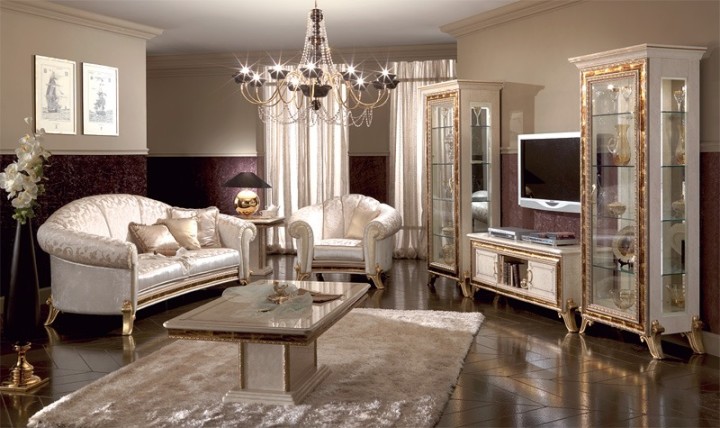 Meubles en or dans le salon de style classique
