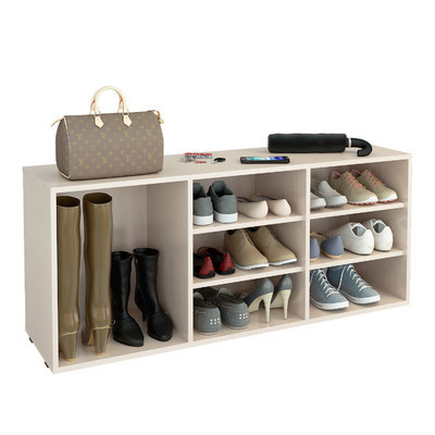 Grande armoire ouverte pour chaussures