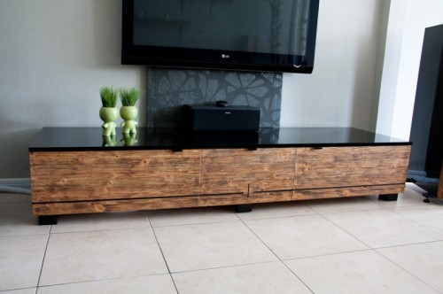Meubles en bois dans le salon