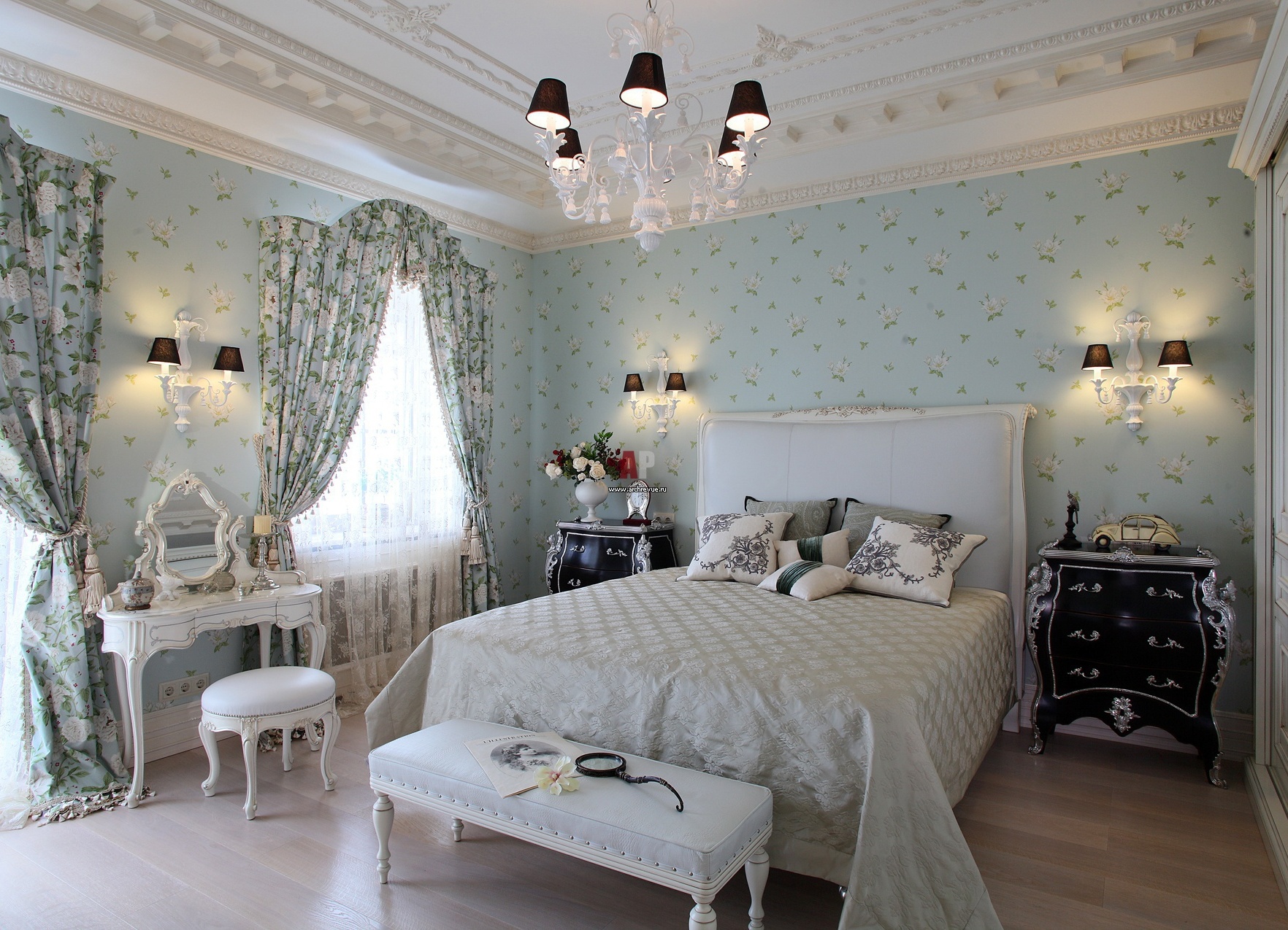 Papier peint bleu à l'intérieur de la chambre